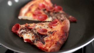 reheat pizza in skillet